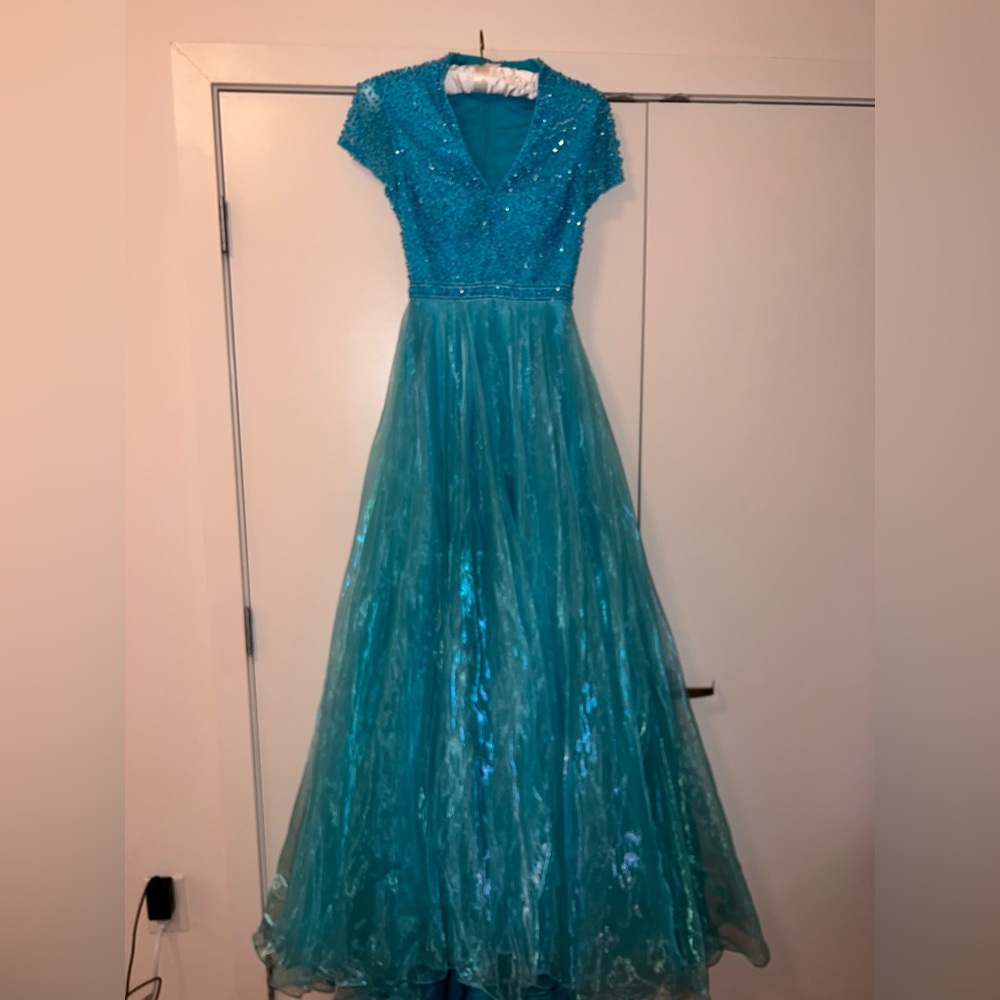 Sherri Hill gown size 4